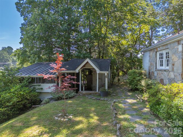 720 Sylvan Boulevard, Hendersonville, NC 28791