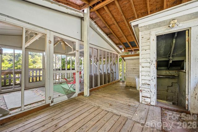 720 Sylvan Boulevard, Hendersonville, NC 28791