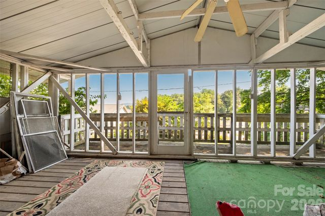 720 Sylvan Boulevard, Hendersonville, NC 28791