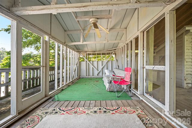 720 Sylvan Boulevard, Hendersonville, NC 28791