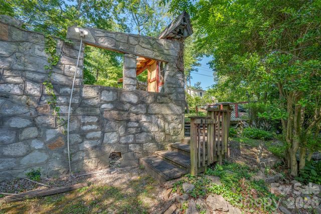 720 Sylvan Boulevard, Hendersonville, NC 28791