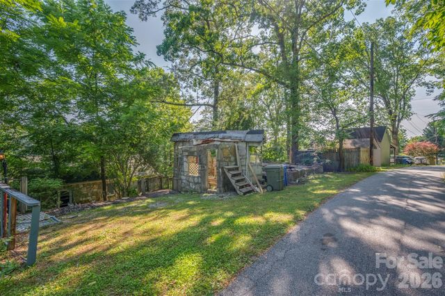 720 Sylvan Boulevard, Hendersonville, NC 28791
