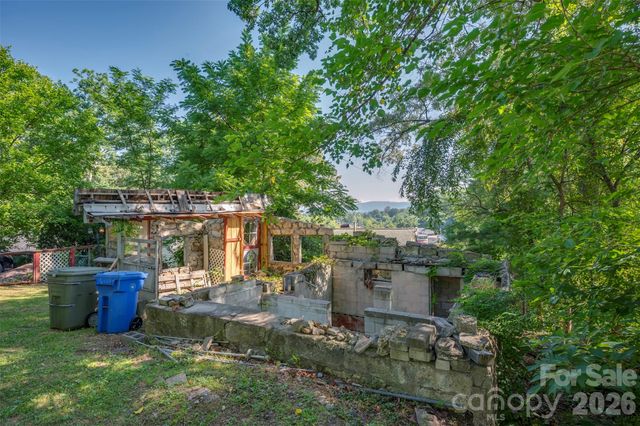720 Sylvan Boulevard, Hendersonville, NC 28791