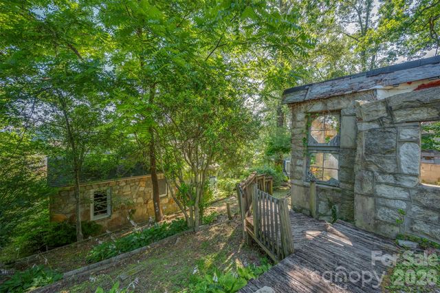 720 Sylvan Boulevard, Hendersonville, NC 28791