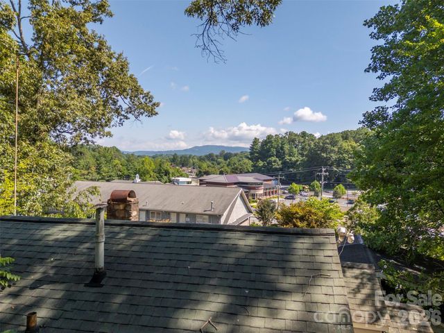 720 Sylvan Boulevard, Hendersonville, NC 28791