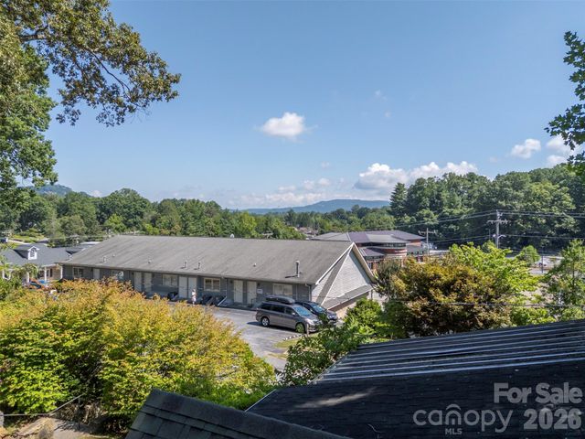 720 Sylvan Boulevard, Hendersonville, NC 28791