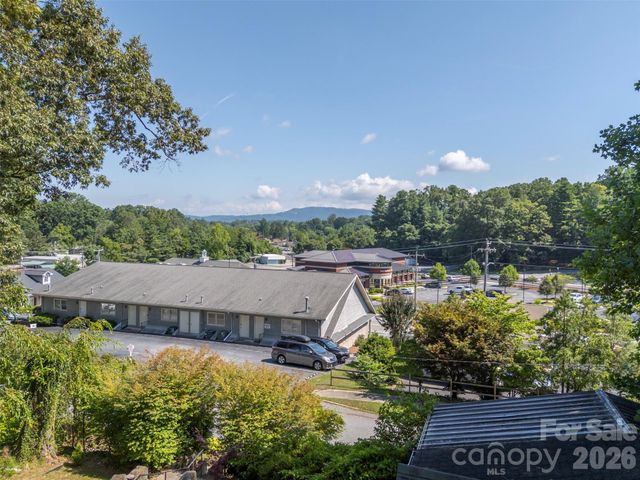 720 Sylvan Boulevard, Hendersonville, NC 28791