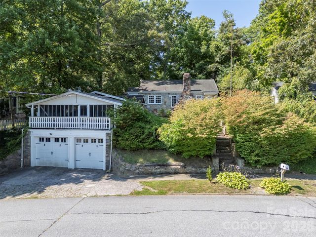 720 Sylvan Boulevard, Hendersonville, NC 28791