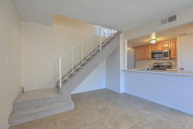12009 Stilwell Drive NE APT B, Albuquerque, NM 87112