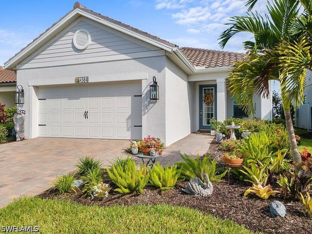 4584 Centaurus CIR, Naples, FL 34120