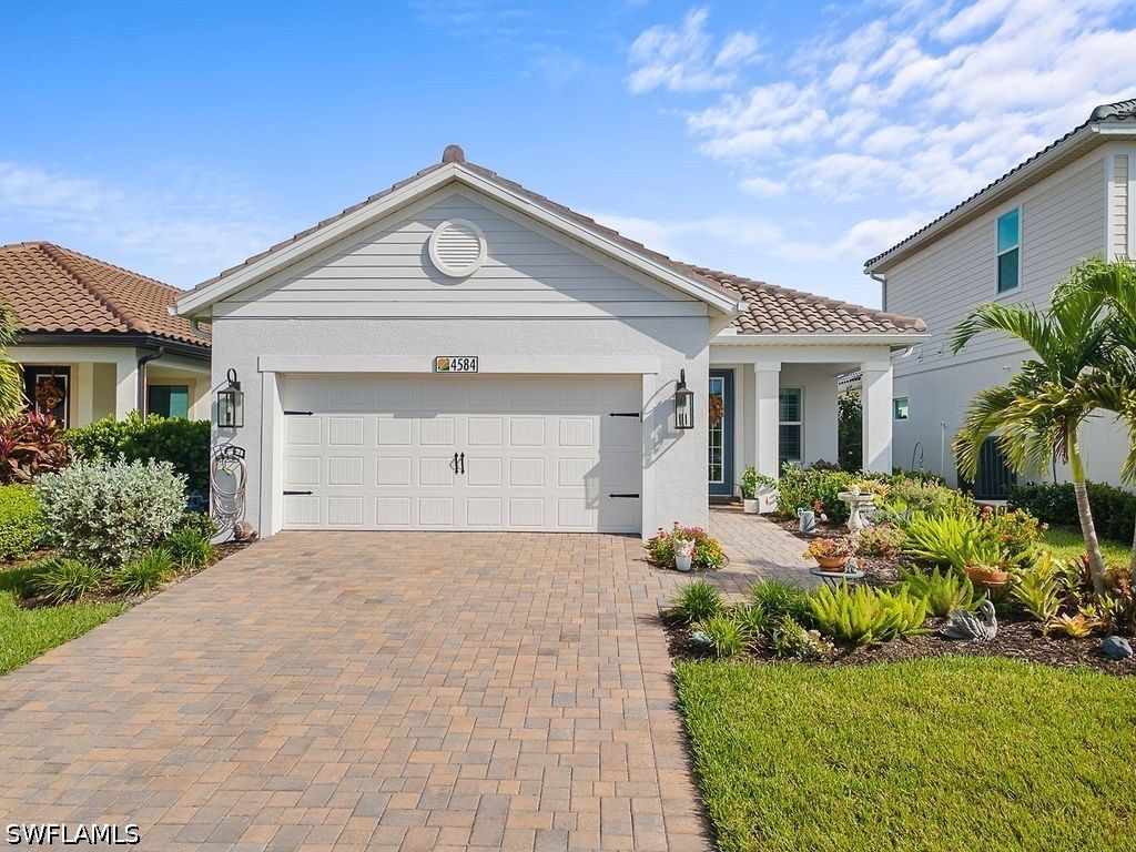 4584 Centaurus CIR, Naples, FL 34120