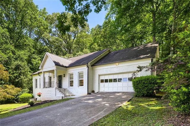 152 Oakwood Hills Drive, Suwanee, GA 30024