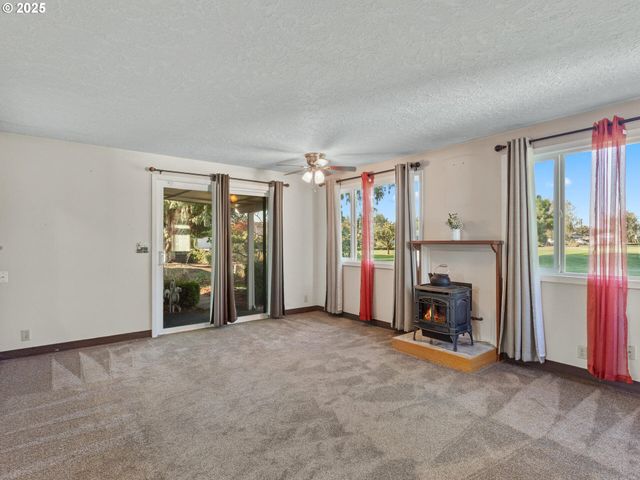 1075 PRINCETON Rd, Woodburn, OR 97071