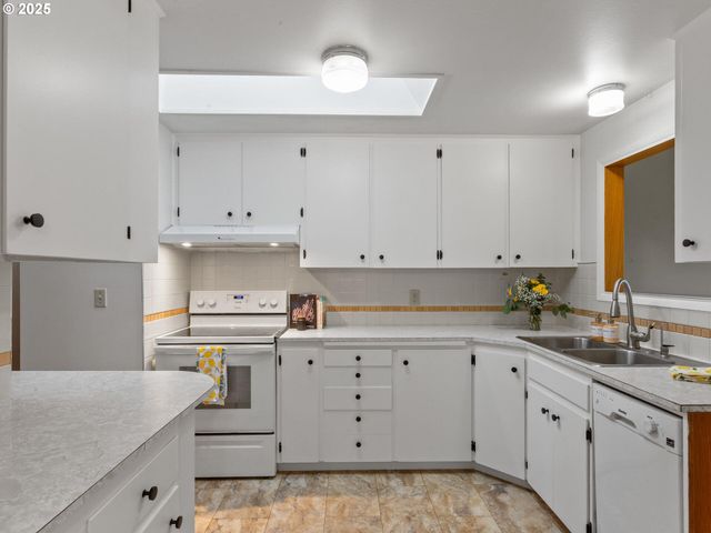 1075 PRINCETON Rd, Woodburn, OR 97071