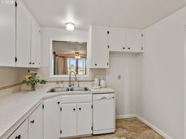 1075 PRINCETON Rd, Woodburn, OR 97071