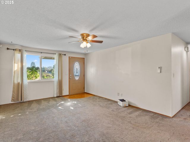 1075 PRINCETON Rd, Woodburn, OR 97071