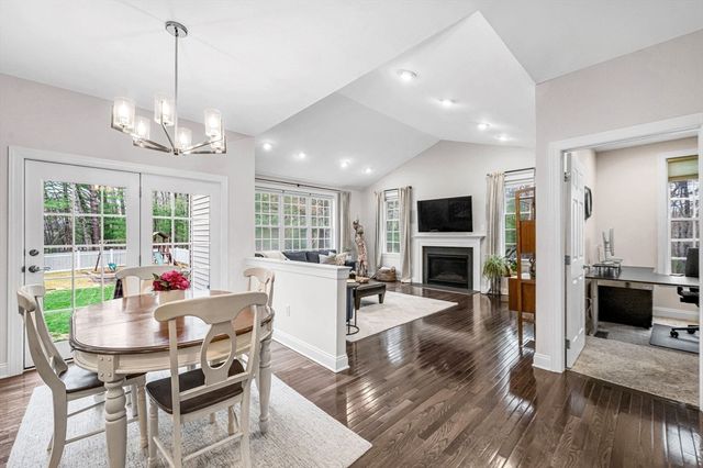 16 York Cir, Walpole, MA 02032