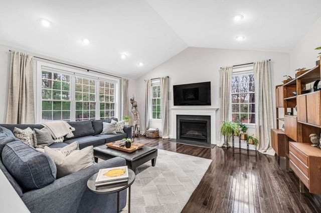 16 York Cir, Walpole, MA 02032