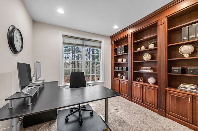 16 York Cir, Walpole, MA 02032