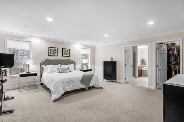 16 York Cir, Walpole, MA 02032