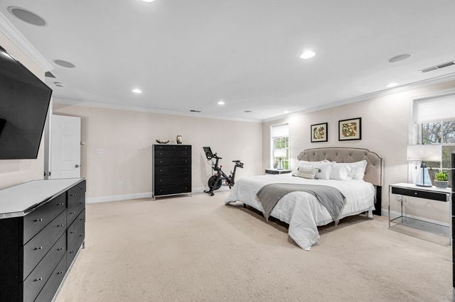 16 York Cir, Walpole, MA 02032