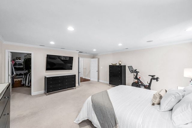 16 York Cir, Walpole, MA 02032