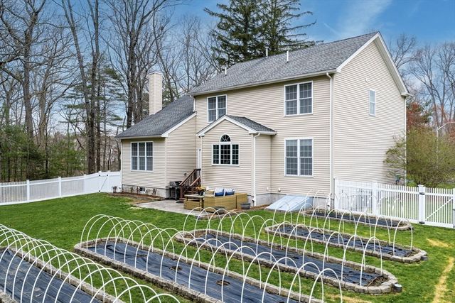 16 York Cir, Walpole, MA 02032