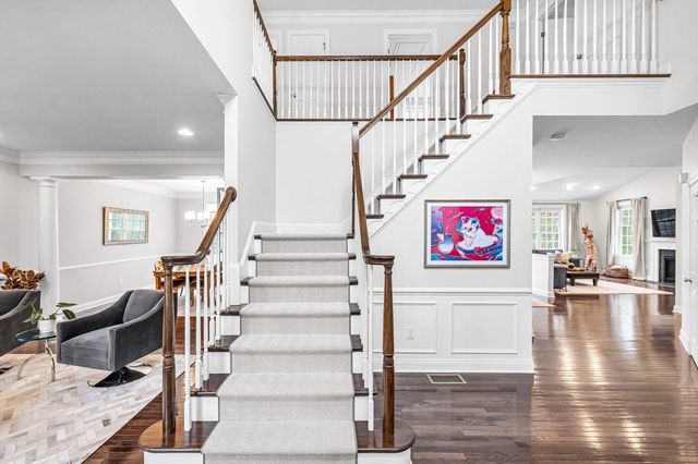 16 York Cir, Walpole, MA 02032