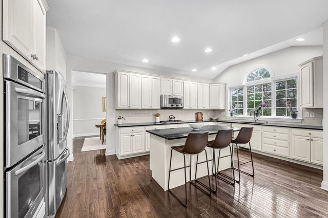 16 York Cir, Walpole, MA 02032