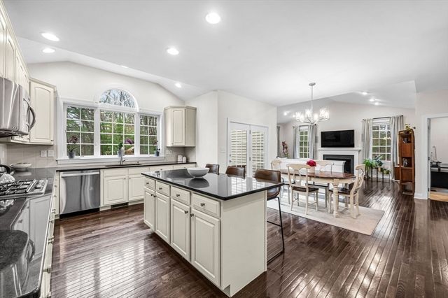 16 York Cir, Walpole, MA 02032