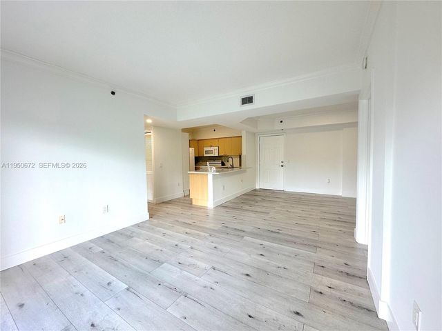 9340 Fontainebleau Blvd 406, Miami, FL 33172