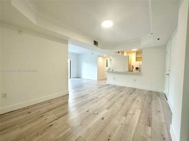 9340 Fontainebleau Blvd 406, Miami, FL 33172