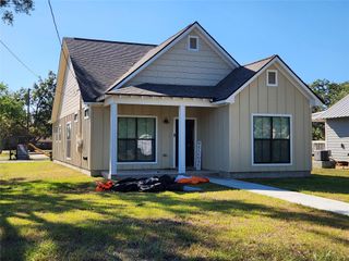 610 E West Street, El Campo, TX 77437