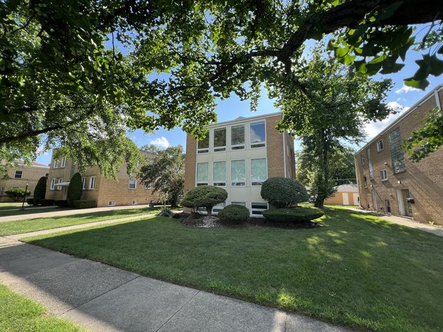 3014 Harlem Avenue 1, Riverside, IL 60546