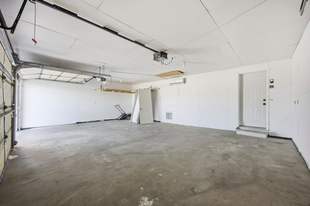 3324 39th Avenue S, Fargo, ND 58104