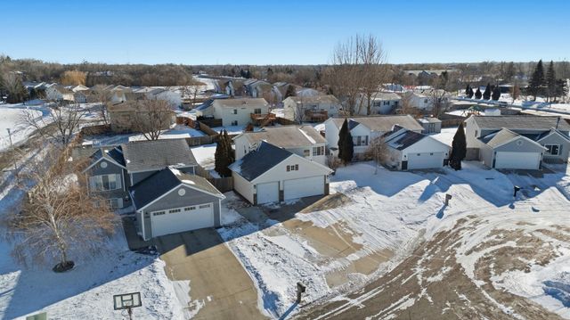 3324 39th Avenue S, Fargo, ND 58104