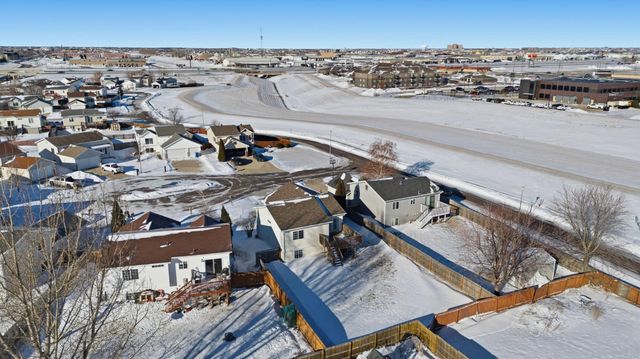 3324 39th Avenue S, Fargo, ND 58104