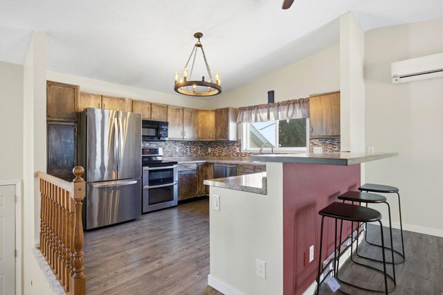 3324 39th Avenue S, Fargo, ND 58104