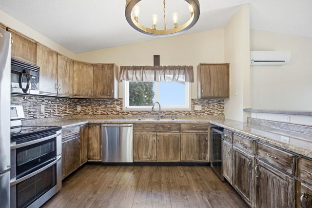 3324 39th Avenue S, Fargo, ND 58104