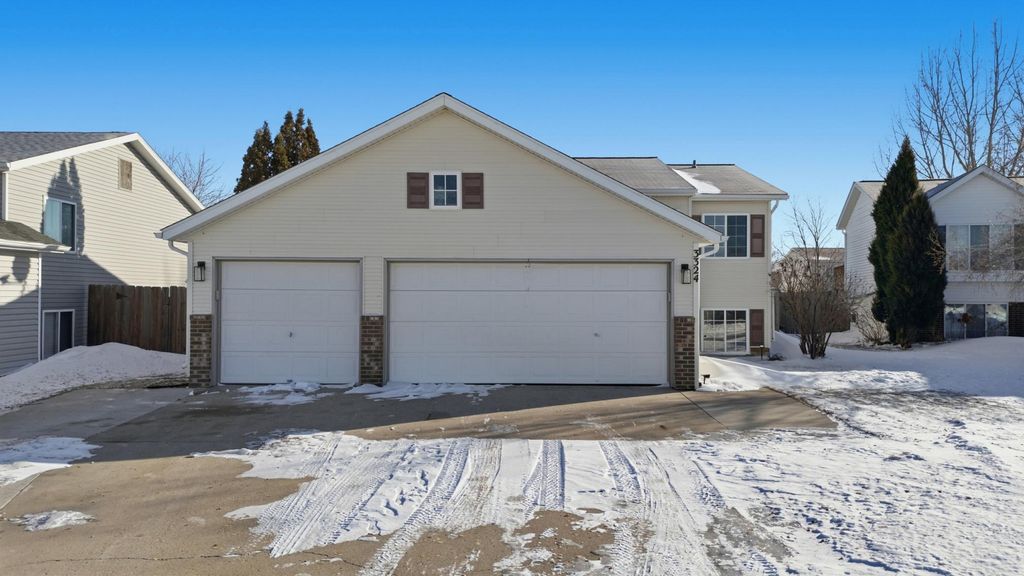 3324 39th Avenue S, Fargo, ND 58104