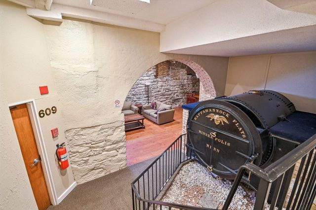 605 S 9th Street 6, Minneapolis, MN 55404