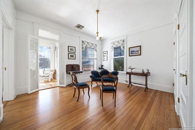 623 Augusta, San Antonio, TX 78215