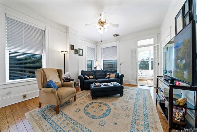 623 Augusta, San Antonio, TX 78215