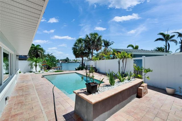 1492 SEA GULL DRIVE S, South Pasadena, FL 33707
