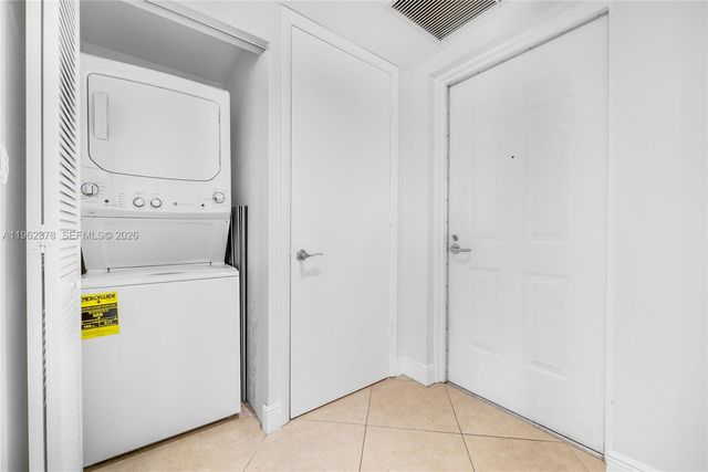 7270 SW 88th St B303, Miami, FL 33156