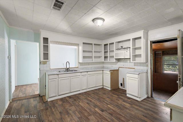 1446 Lakeview Avenue, Jackson, MS 39212