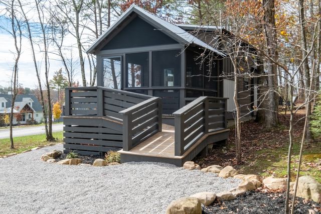 740 Waters Edge Way, Tracy City, TN 37387