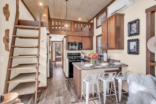 740 Waters Edge Way, Tracy City, TN 37387