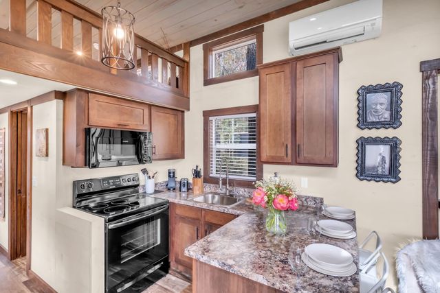 740 Waters Edge Way, Tracy City, TN 37387