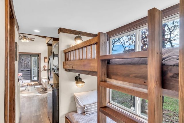 740 Waters Edge Way, Tracy City, TN 37387